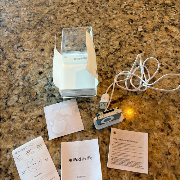 LIKE NEW Apple IPod Shuffle - Picture 7 of 7